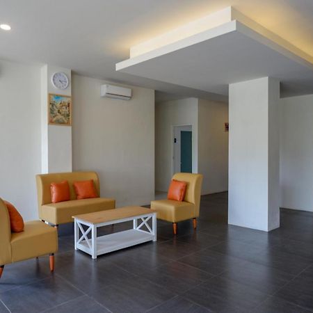 Reddoorz Plus Near Solo Baru Dış mekan fotoğraf