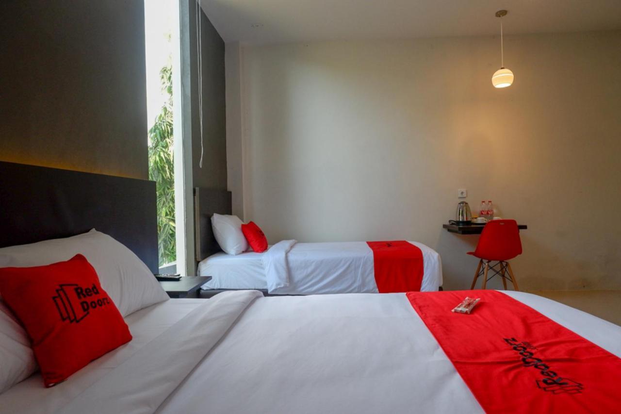 Reddoorz Plus Near Solo Baru Dış mekan fotoğraf