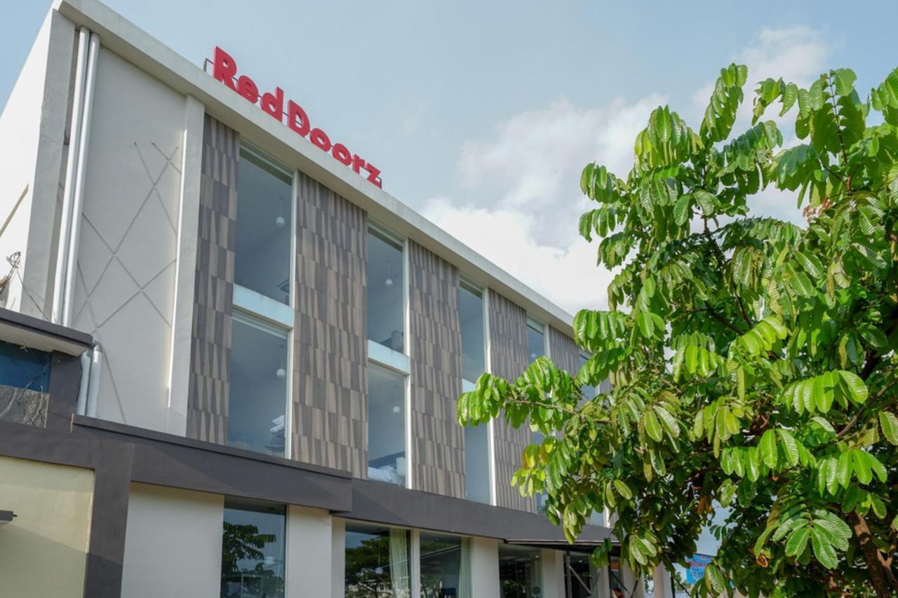 Reddoorz Plus Near Solo Baru Dış mekan fotoğraf