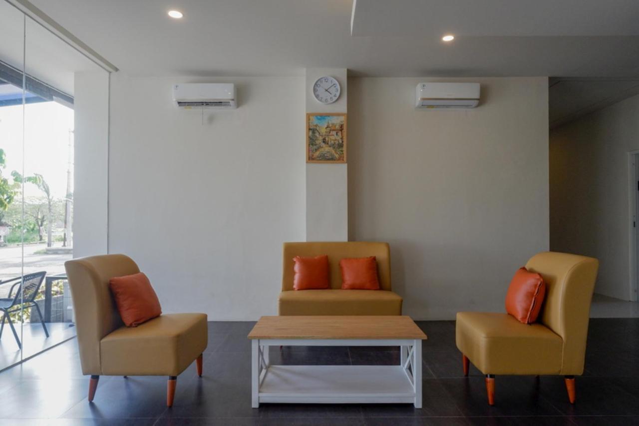 Reddoorz Plus Near Solo Baru Dış mekan fotoğraf