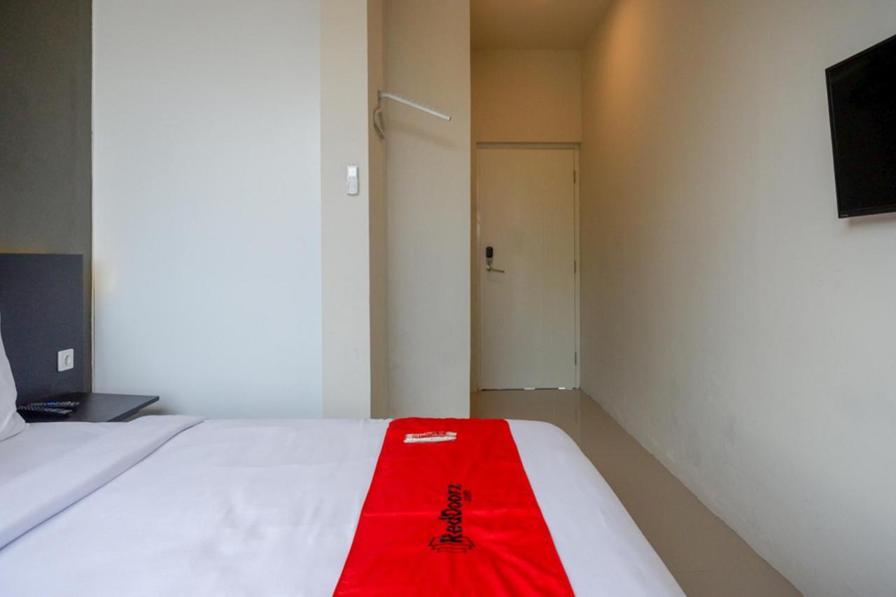 Reddoorz Plus Near Solo Baru Dış mekan fotoğraf