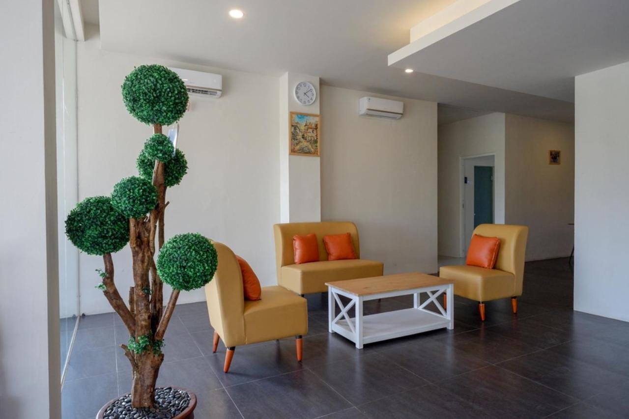 Reddoorz Plus Near Solo Baru Dış mekan fotoğraf