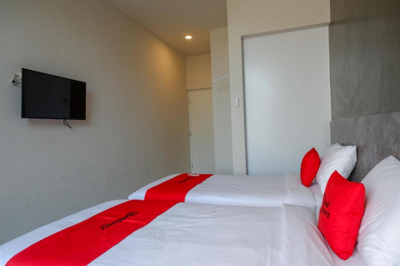 Reddoorz Plus Near Solo Baru Dış mekan fotoğraf