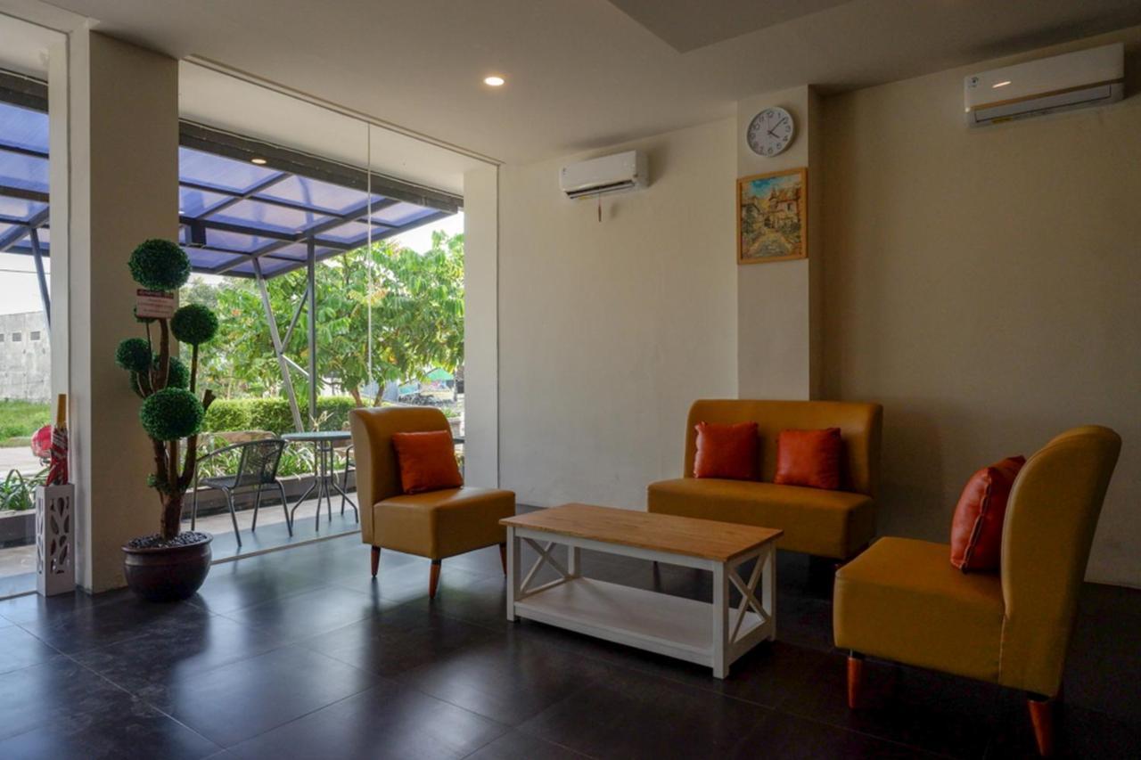 Reddoorz Plus Near Solo Baru Dış mekan fotoğraf