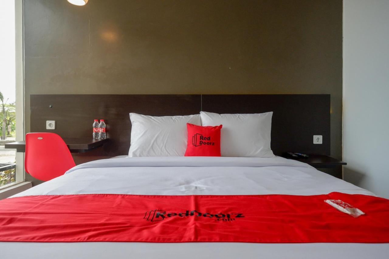 Reddoorz Plus Near Solo Baru Dış mekan fotoğraf