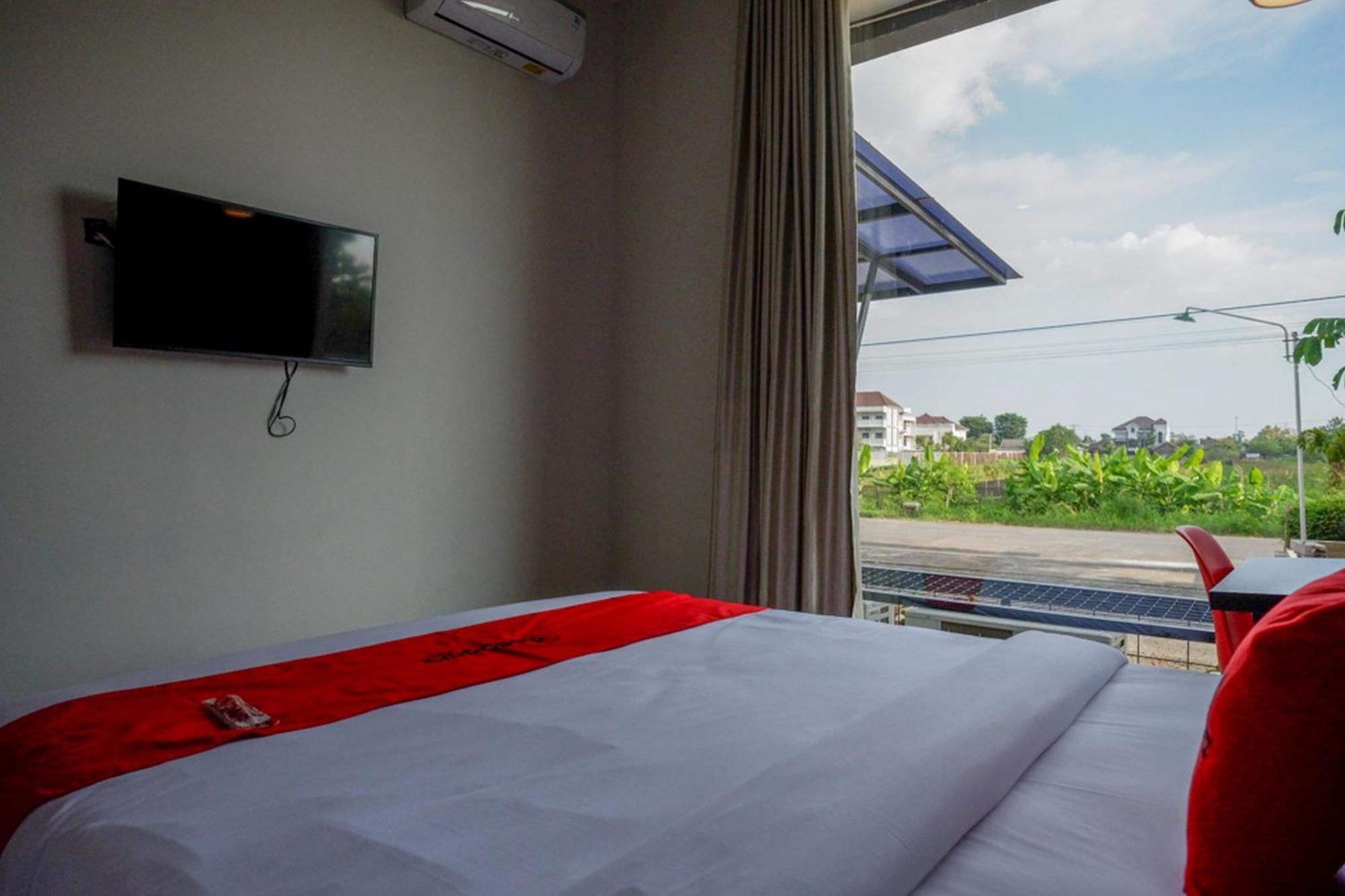 Reddoorz Plus Near Solo Baru Dış mekan fotoğraf