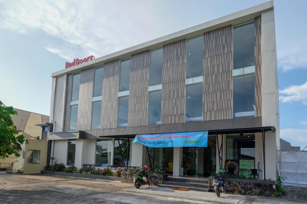 Reddoorz Plus Near Solo Baru Dış mekan fotoğraf
