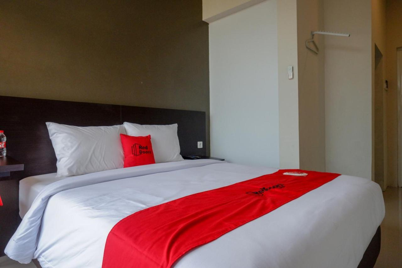Reddoorz Plus Near Solo Baru Dış mekan fotoğraf