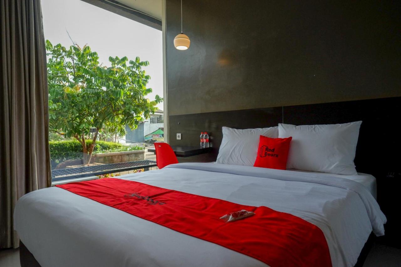Reddoorz Plus Near Solo Baru Dış mekan fotoğraf