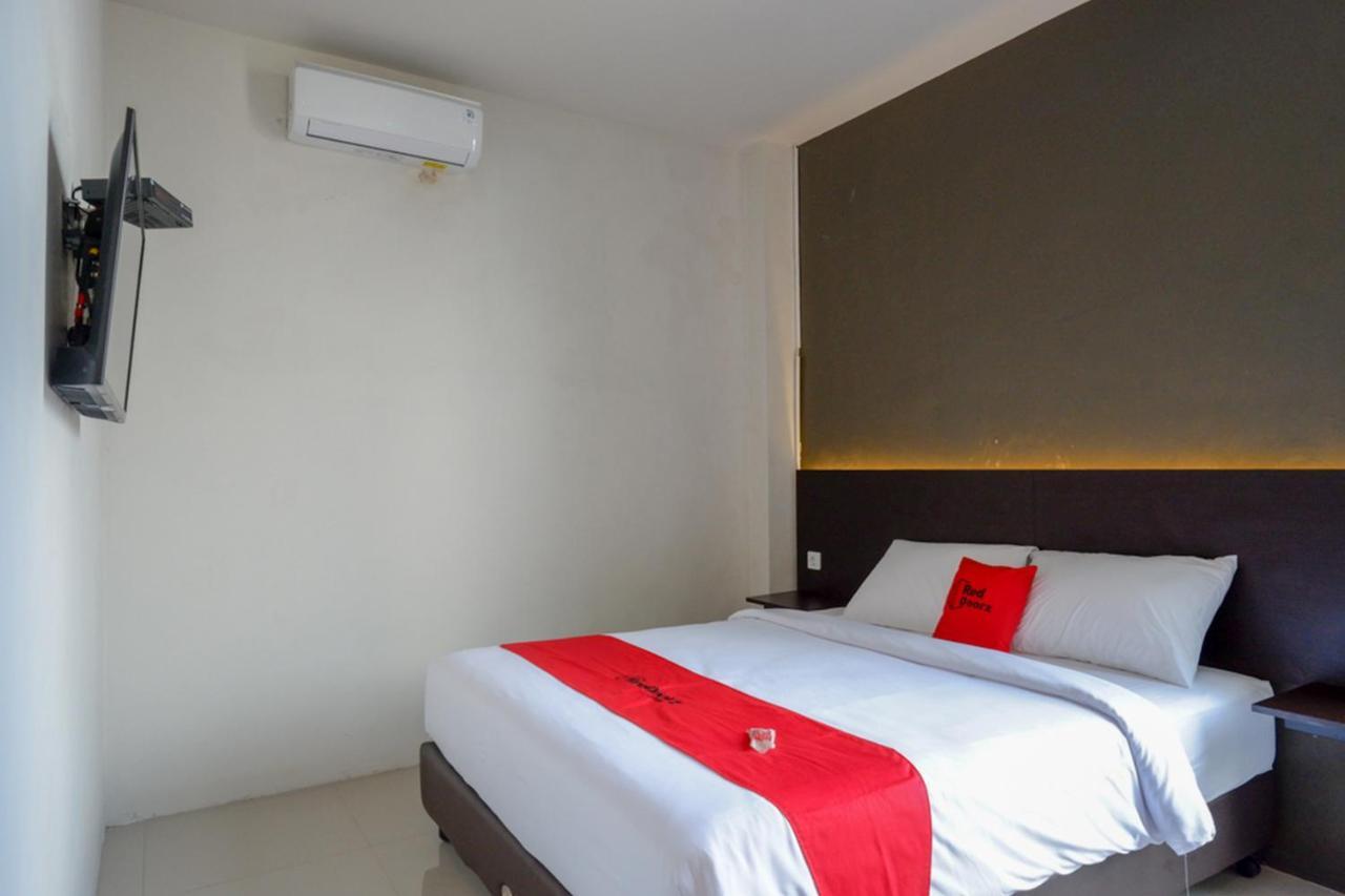 Reddoorz Plus Near Solo Baru Dış mekan fotoğraf