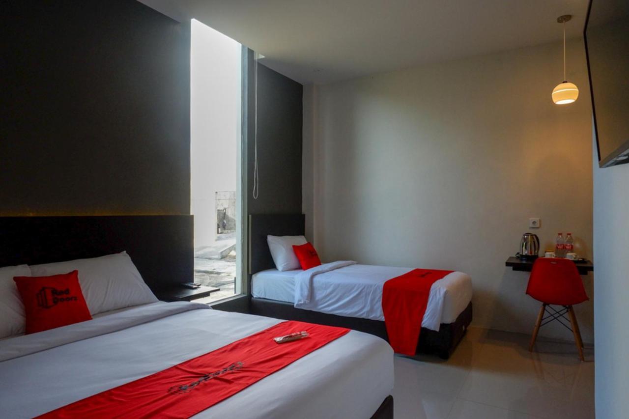 Reddoorz Plus Near Solo Baru Dış mekan fotoğraf