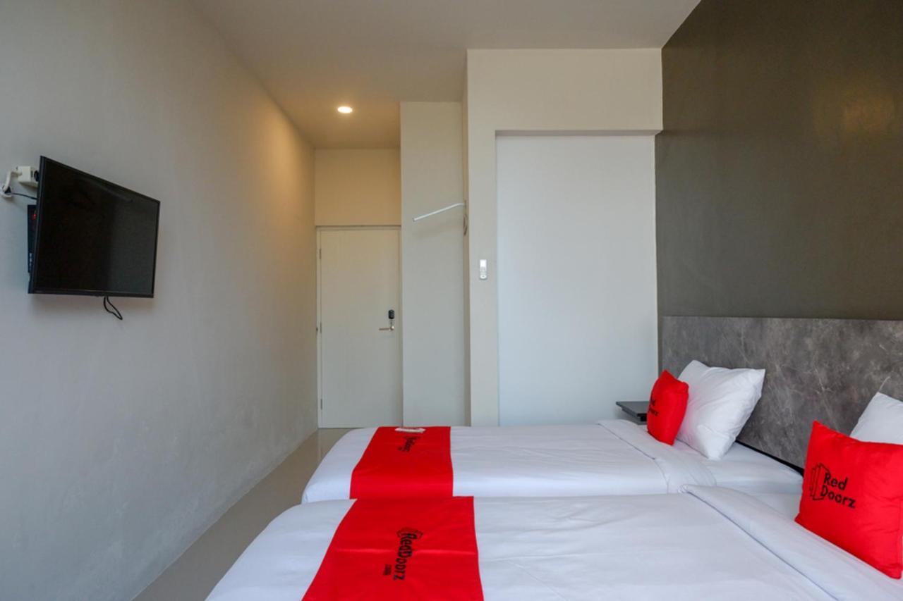 Reddoorz Plus Near Solo Baru Dış mekan fotoğraf