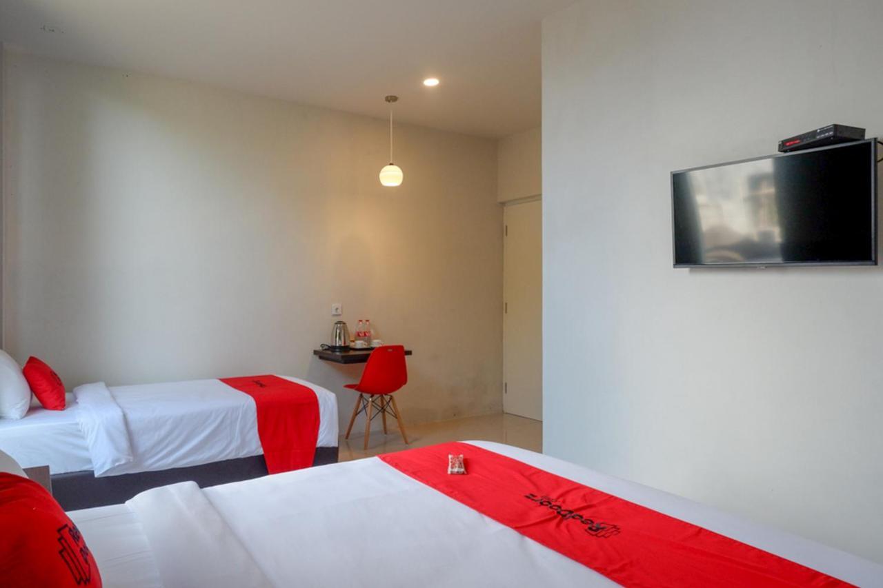 Reddoorz Plus Near Solo Baru Dış mekan fotoğraf