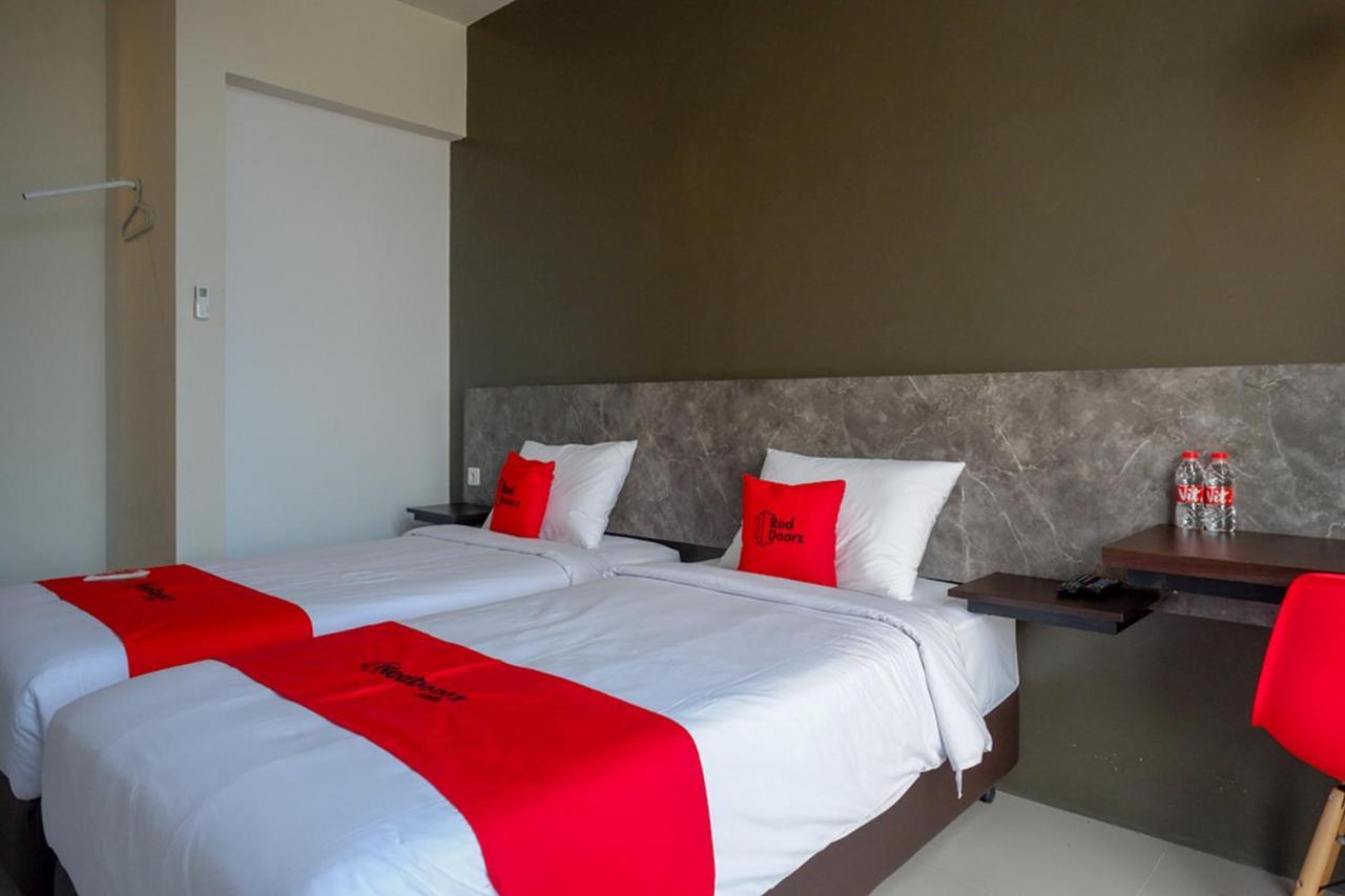 Reddoorz Plus Near Solo Baru Dış mekan fotoğraf
