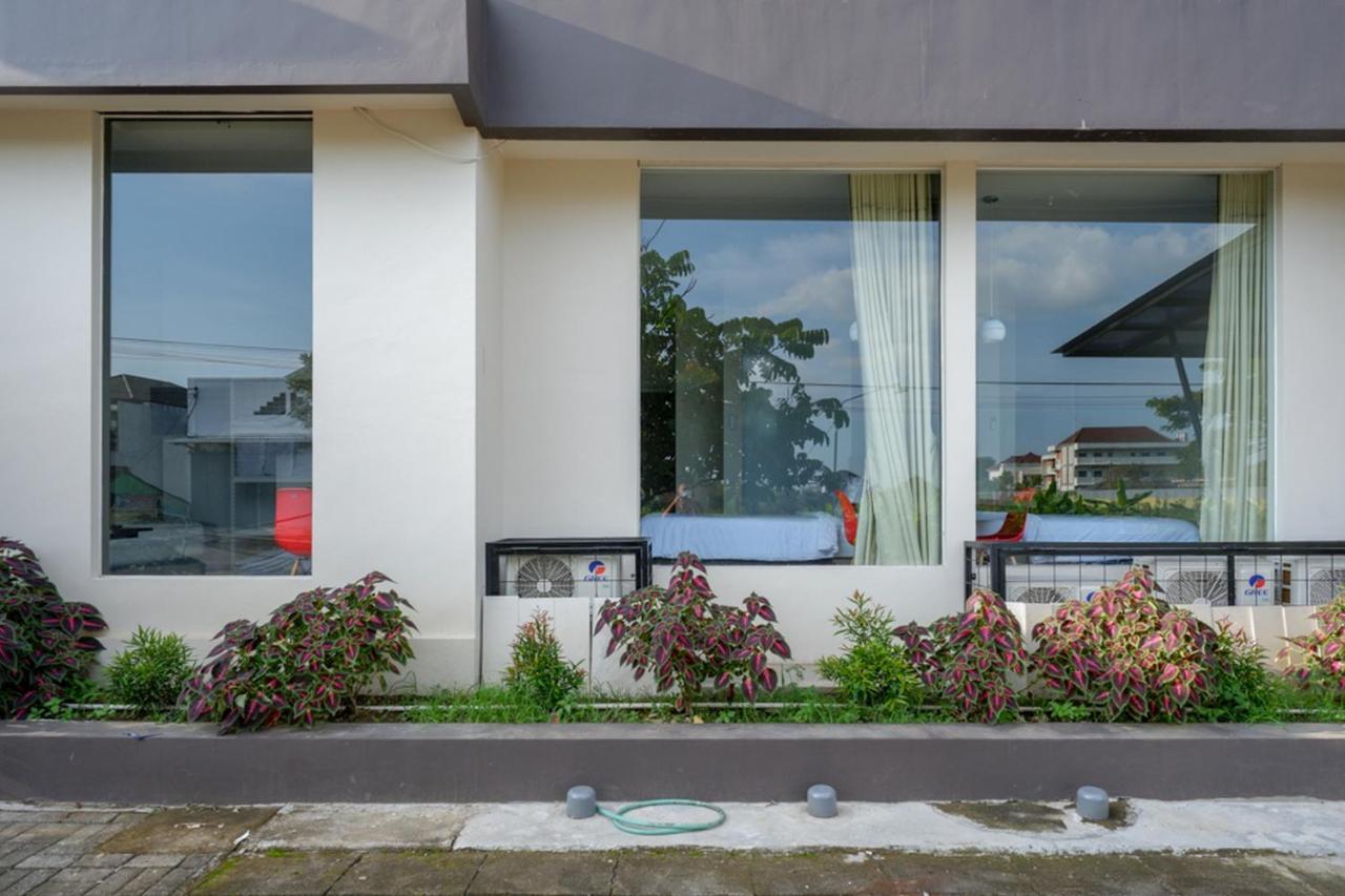 Reddoorz Plus Near Solo Baru Dış mekan fotoğraf
