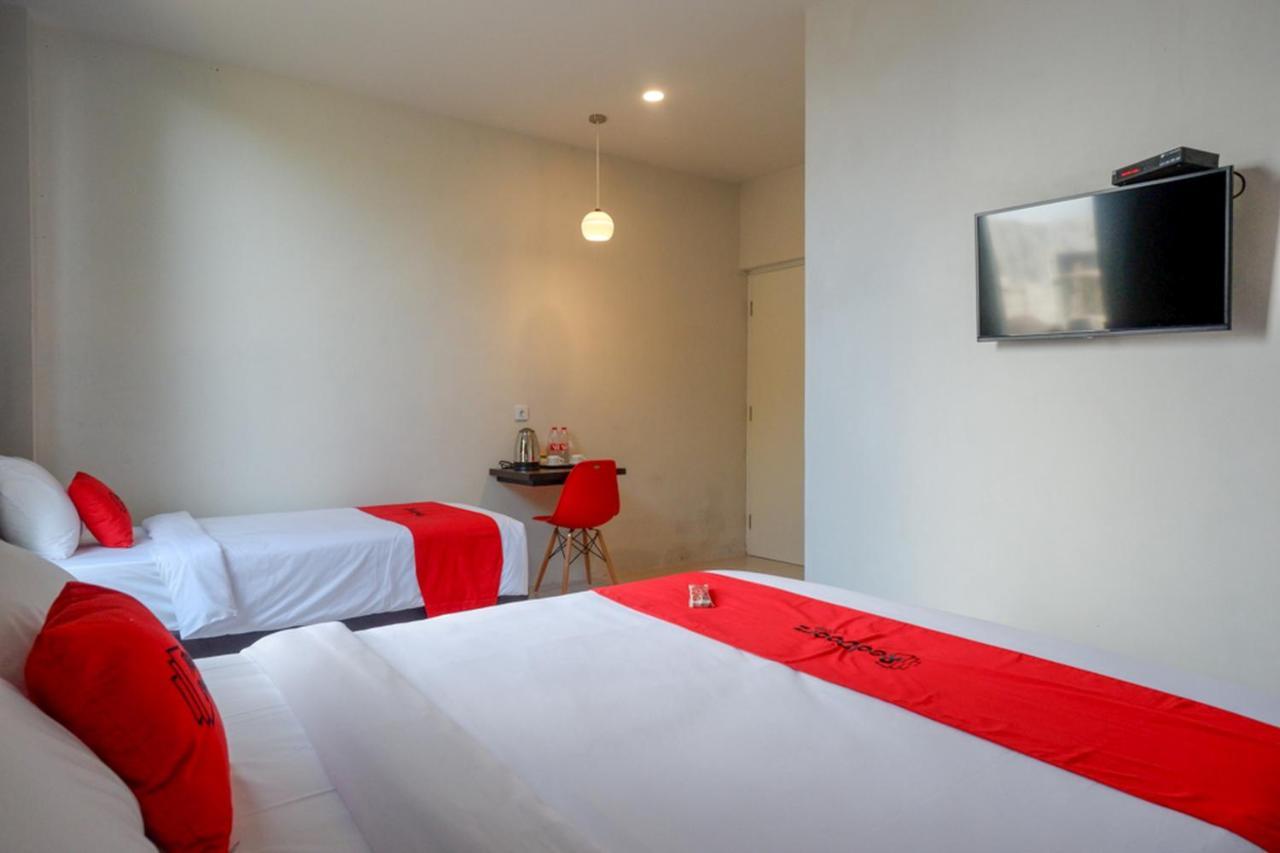 Reddoorz Plus Near Solo Baru Dış mekan fotoğraf